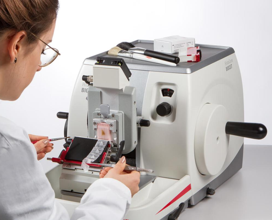 HistoCore BIOCUT Microtome